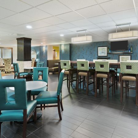 Holiday Inn Express Hotel & Suites Bentonville By Ihg Exterior photo