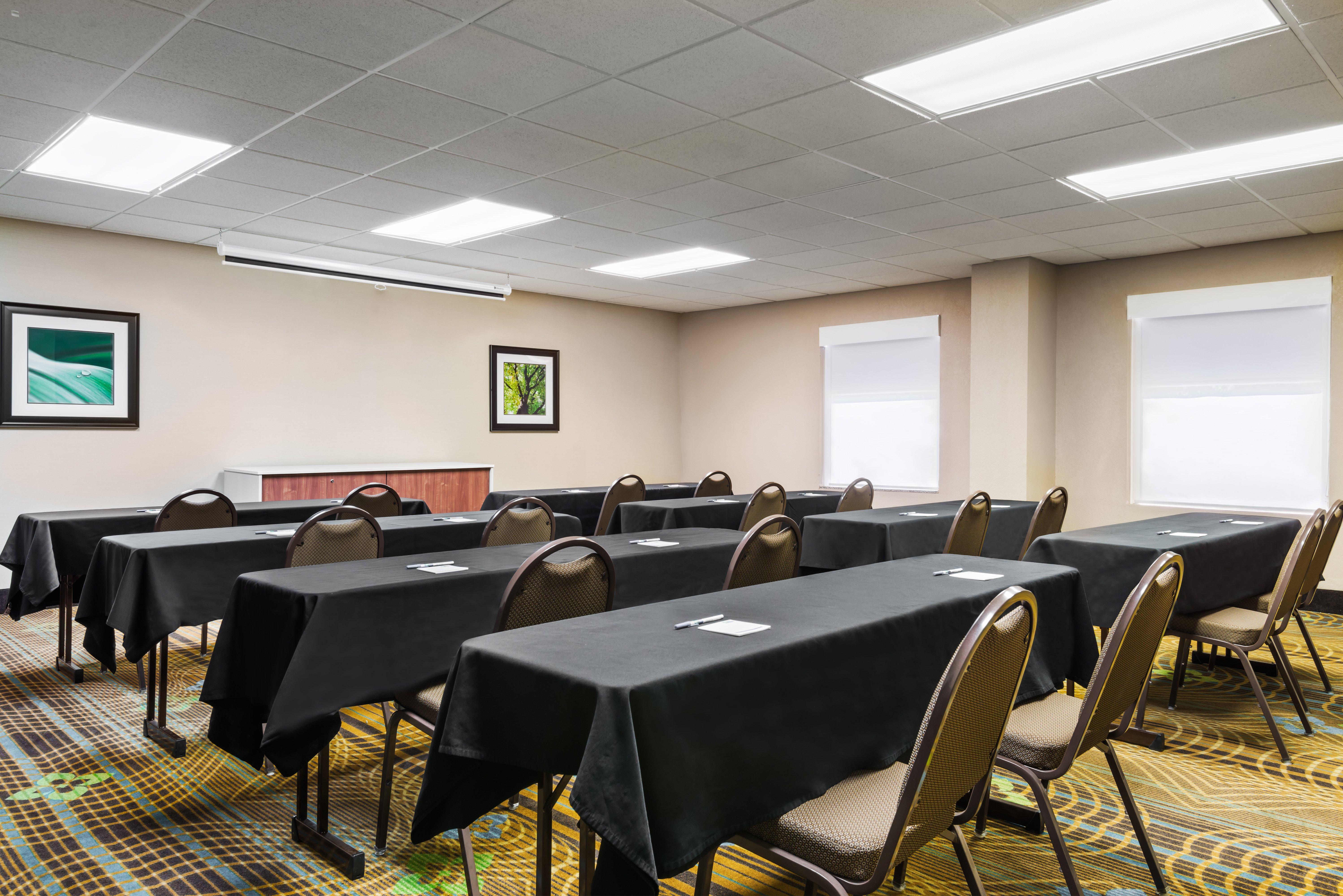 Holiday Inn Express Hotel & Suites Bentonville By Ihg Exterior photo