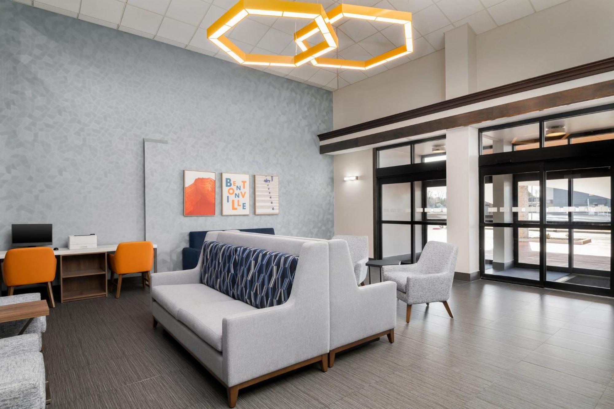 Holiday Inn Express Hotel & Suites Bentonville By Ihg Exterior photo