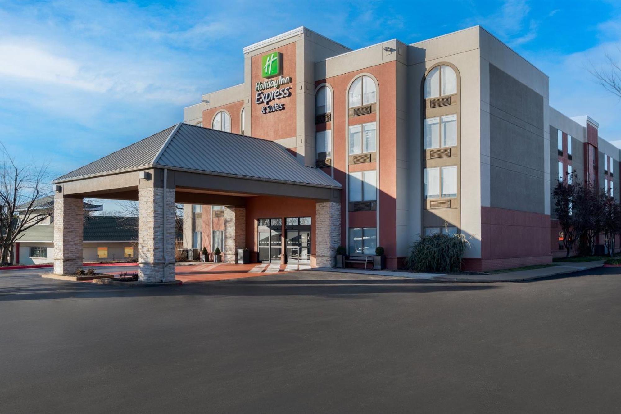 Holiday Inn Express Hotel & Suites Bentonville By Ihg Exterior photo