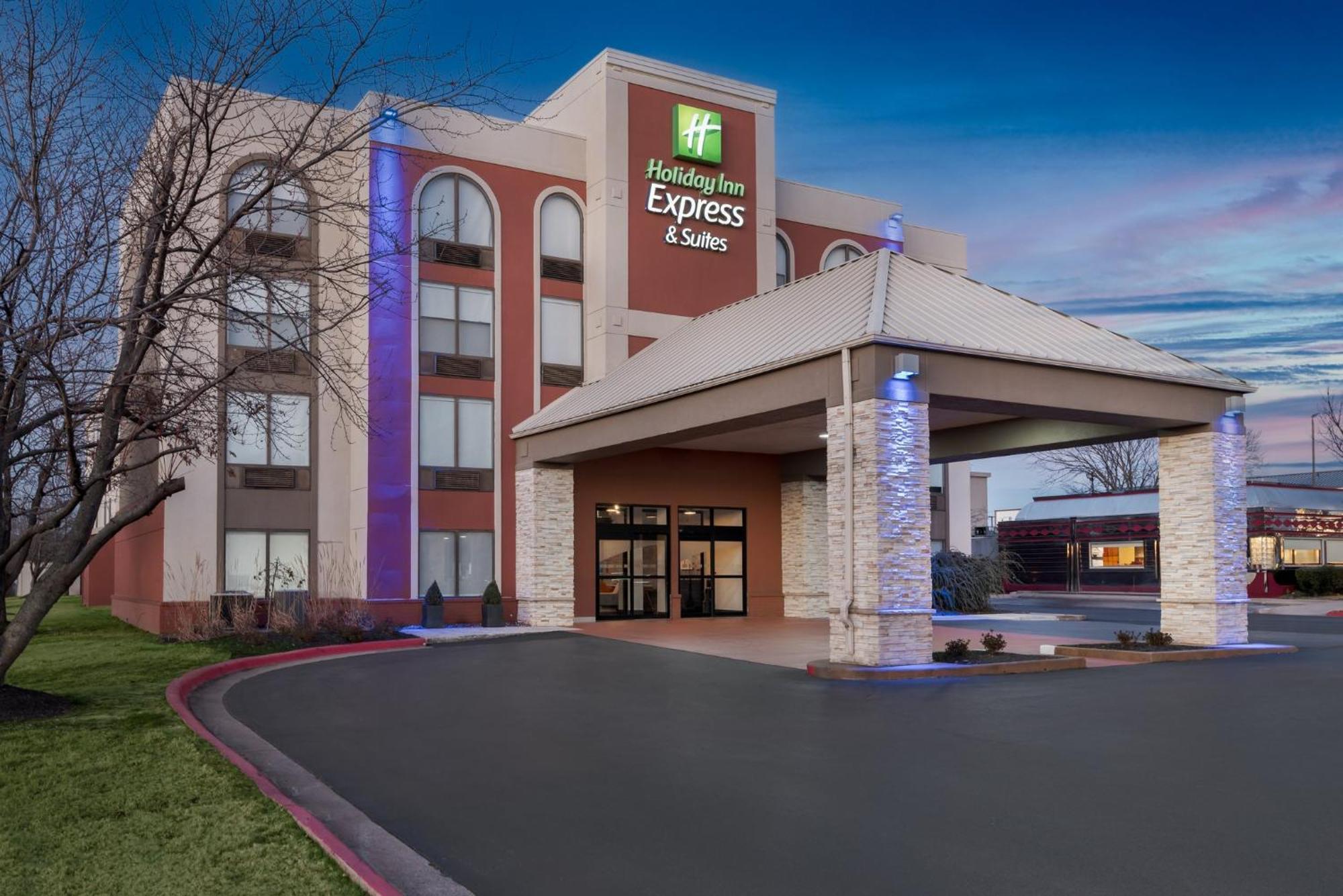 Holiday Inn Express Hotel & Suites Bentonville By Ihg Exterior photo