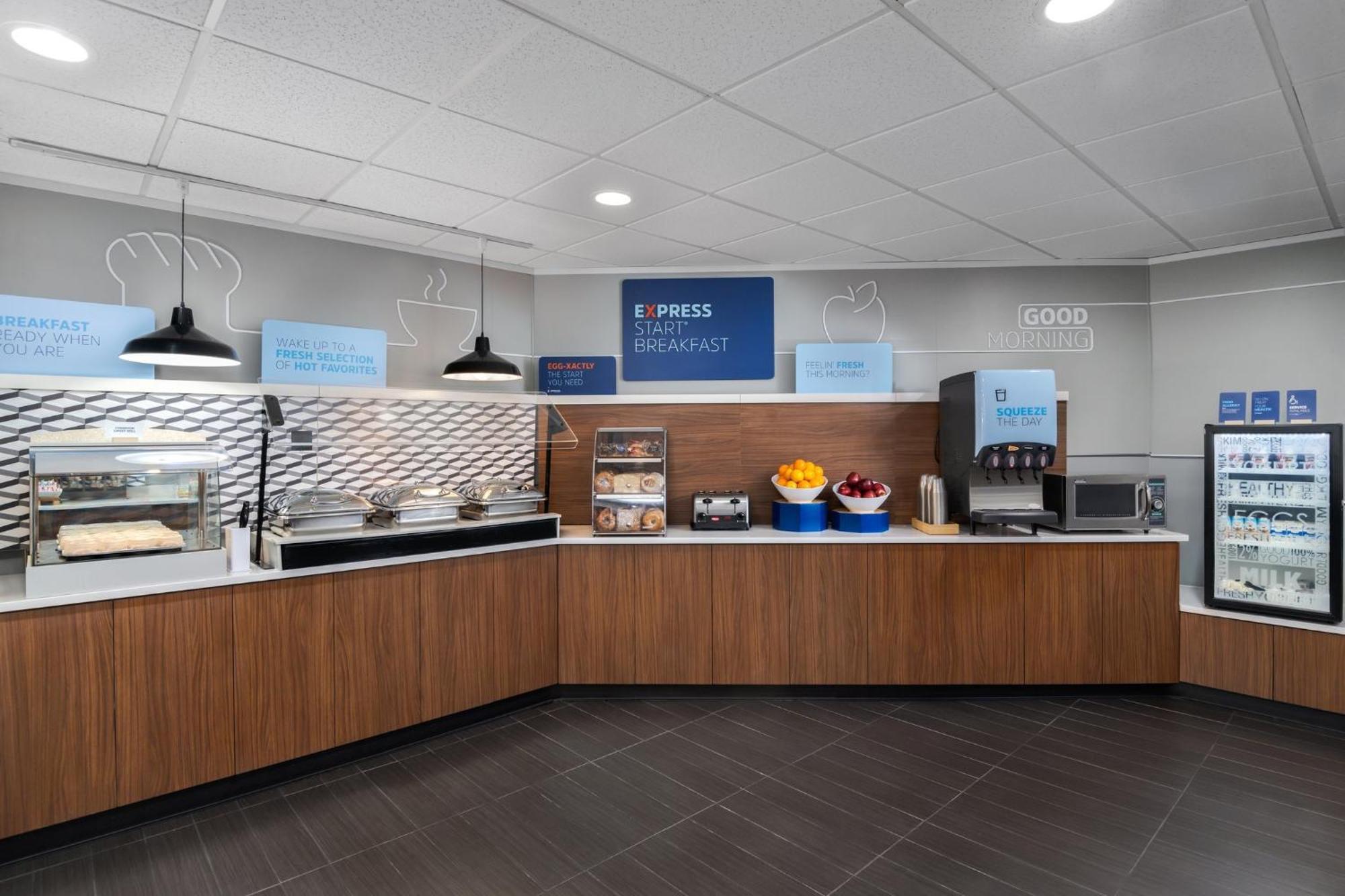 Holiday Inn Express Hotel & Suites Bentonville By Ihg Exterior photo