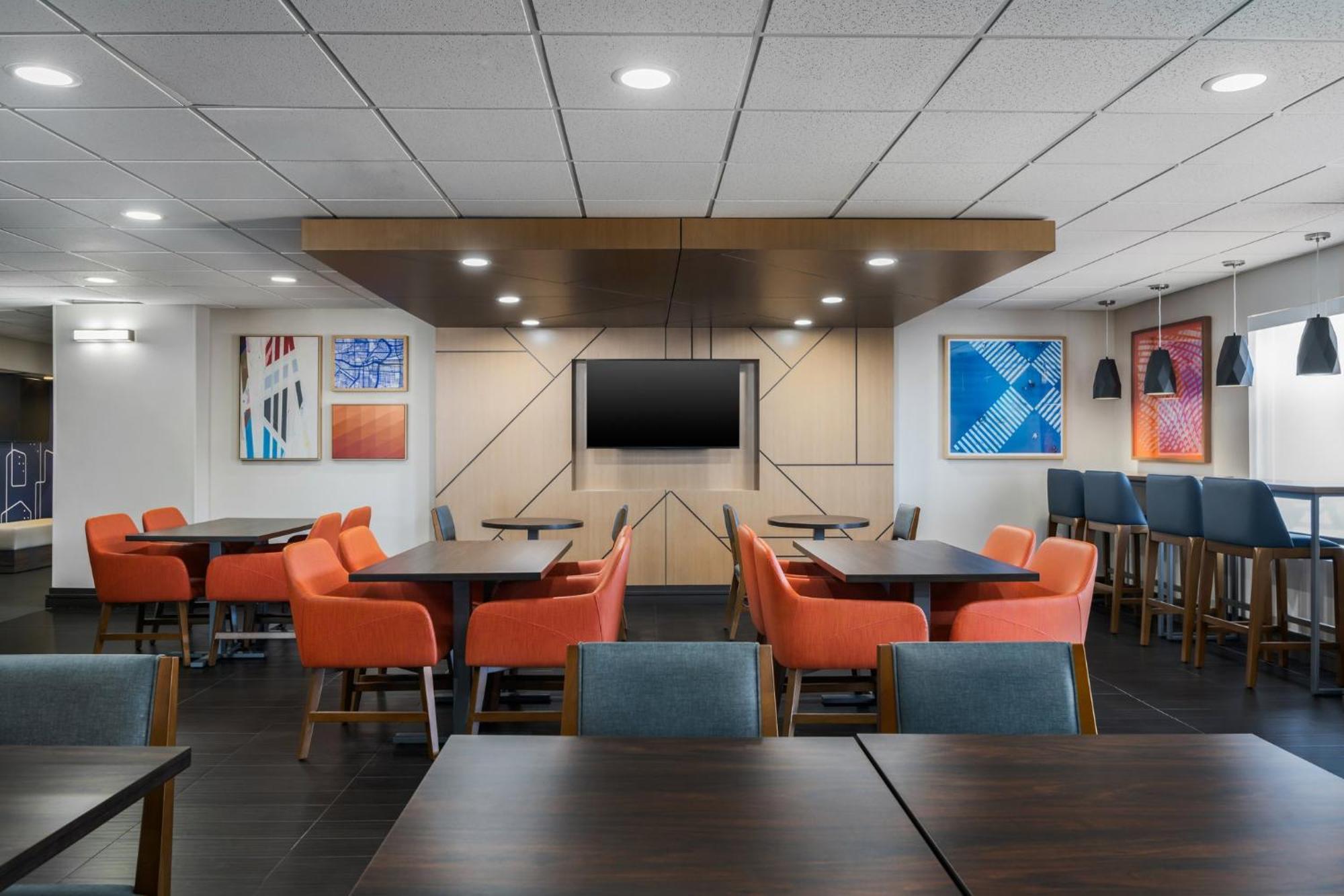 Holiday Inn Express Hotel & Suites Bentonville By Ihg Exterior photo