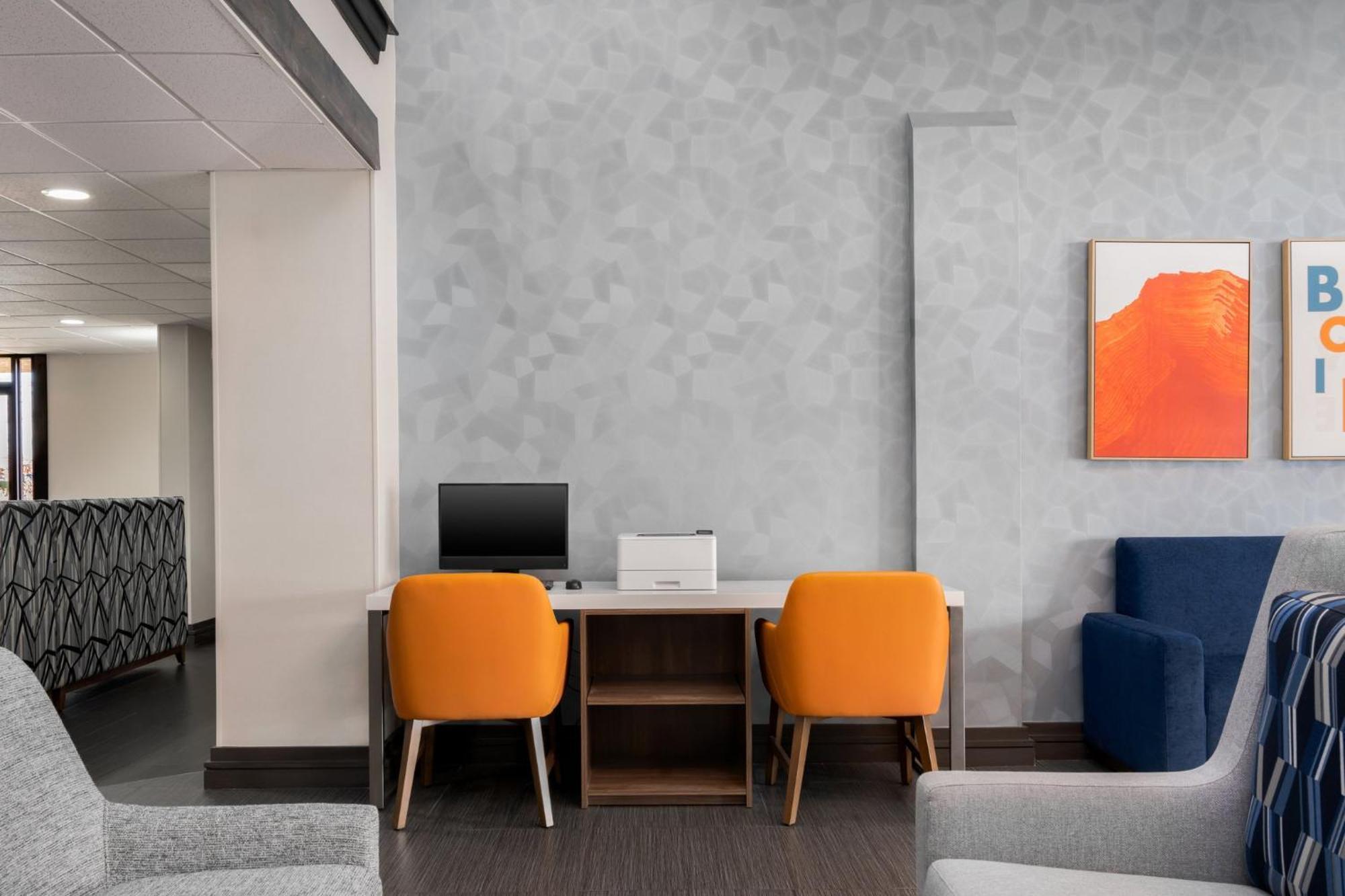 Holiday Inn Express Hotel & Suites Bentonville By Ihg Exterior photo