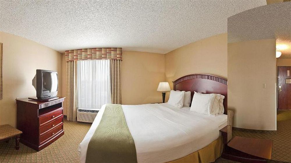 Holiday Inn Express Hotel & Suites Bentonville By Ihg Exterior photo